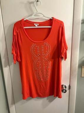 Westport Women's Plus 1X Orange Studded Graphic Swing Tee with Tie Slit Sleeves